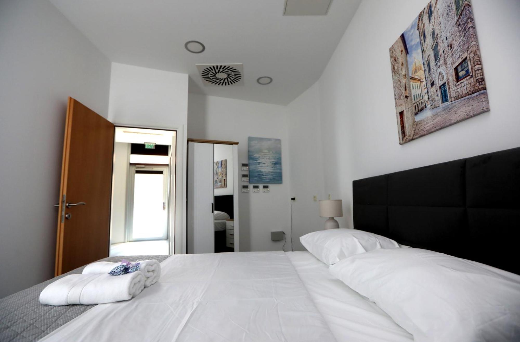 D R Apartments Šibenik Екстериор снимка