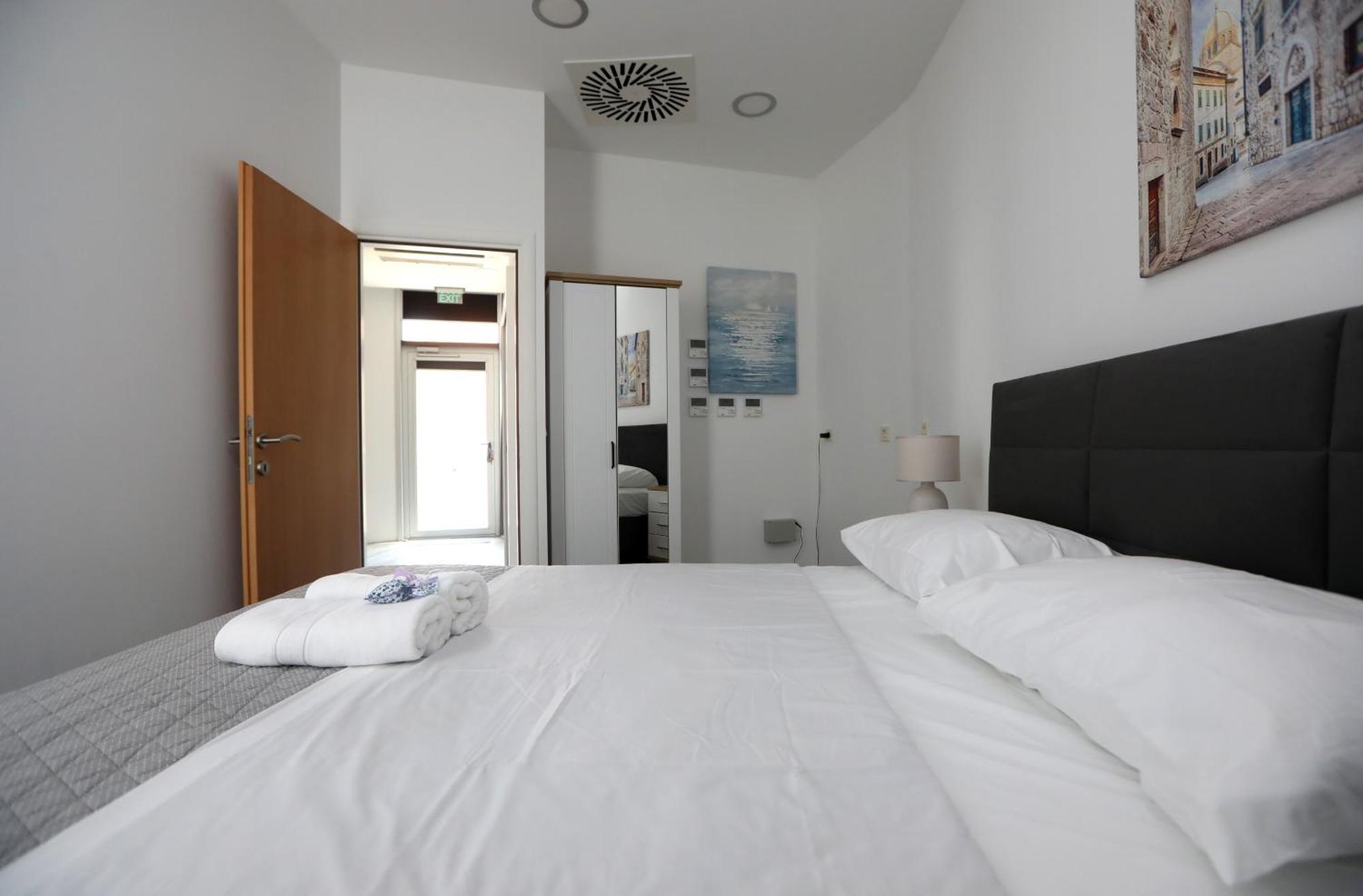 D R Apartments Šibenik Екстериор снимка